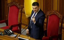 Гройсман: Конституцию следует изменить до октября