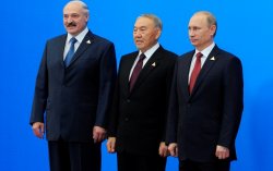 Бизнес Казахстана просит ограничить торговлю в ЕАЭС из-за упавшего рубля