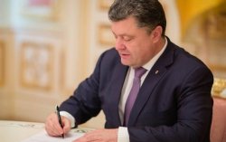 Порошенко назначил трех заместителей Ложкину