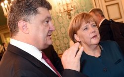 Порошенко поговорил с Меркель и Олландом об обстреле Мариуполя