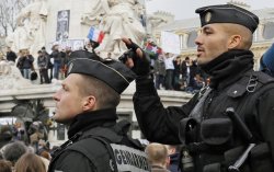 Во Франции пятерых россиян обвинили в связях с террористами