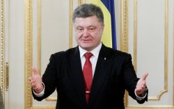Порошенко пообещал не отменять 8 марта