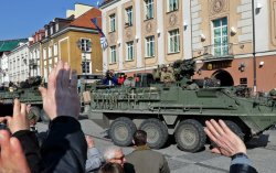 Польша настаивает на постоянном присутствии войск НАТО в стране