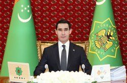 Президент Туркменистана постановил повысить минимальную зарплату до 1160 манатов