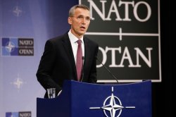Генсек НАТО объяснил, почему альянс не даст оружия Украине