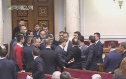 Ляшко и Мельничук снова дерутся, Гройсман закрыл вечернее заседание