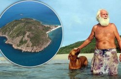 73-летний бывший миллионер вот уже 20 лет живет на необитаемом острове с собакой  
