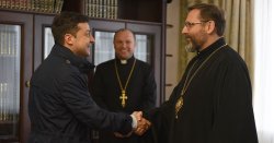 ЗЕЛЕНСКИЙ ВСТРЕТИЛСЯ С ГЛАВОЙ УКГЦ: ОНИ ДОГОВОРИЛИСЬ ПРОВЕСТИ ПАСХАЛЬНУЮ СЛУЖБУ ОНЛАЙН