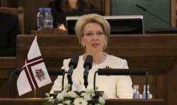 Спикер парламента Латвии назвала малодушием задержку с ликвидацией русских школ