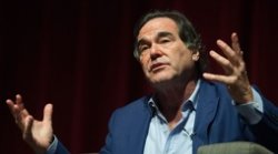 Оливер Стоун: США используют Украину как плацдарм для борьбы с РФ