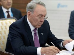 Подавляющее большинство населения Казахстана поддерживает Назарабева - эксперт