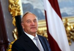 Андрис Берзиньш пожелал латвийцам не быть наивными