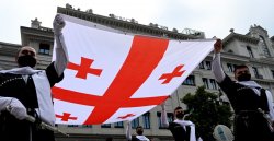 ПРОТЕСТИ В ГРУЗІЇ. Людей розганяють водометами і сльозогінним газом