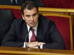 Абромавичус выступил за повышение зарплаты чиновникам