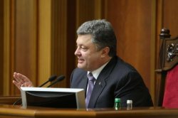 Порошенко подтвердил курс на децентрализацию и единый госязык