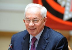 Генпрокуратура арестовала дом и квартиру Азарова