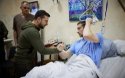 Зеленский посетил раненых в госпитале Киева