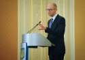 Яценюк заявил о сокращении внешнего долга Украины
